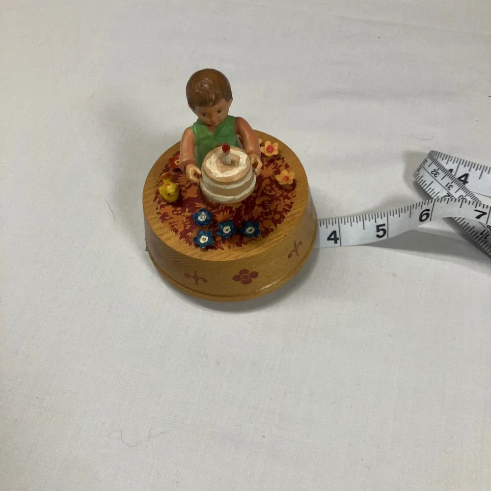 Vintage ANRI Wood Carved Music Box Boy Birthday Cake Happy Birthday Italy EUC - Picture 7 of 7